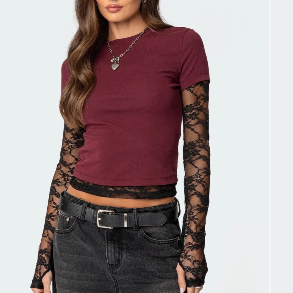 Edikted Layered Lace Sleeve T-shirt